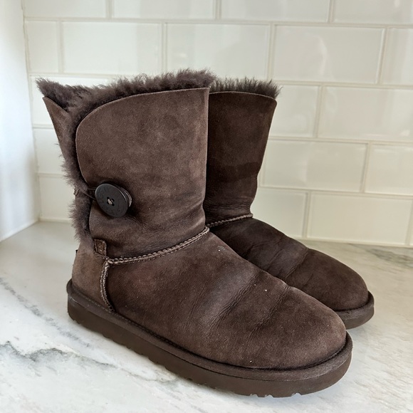 Ugg Single Button Bailey in brown, size 7 - Picture 5 of 9